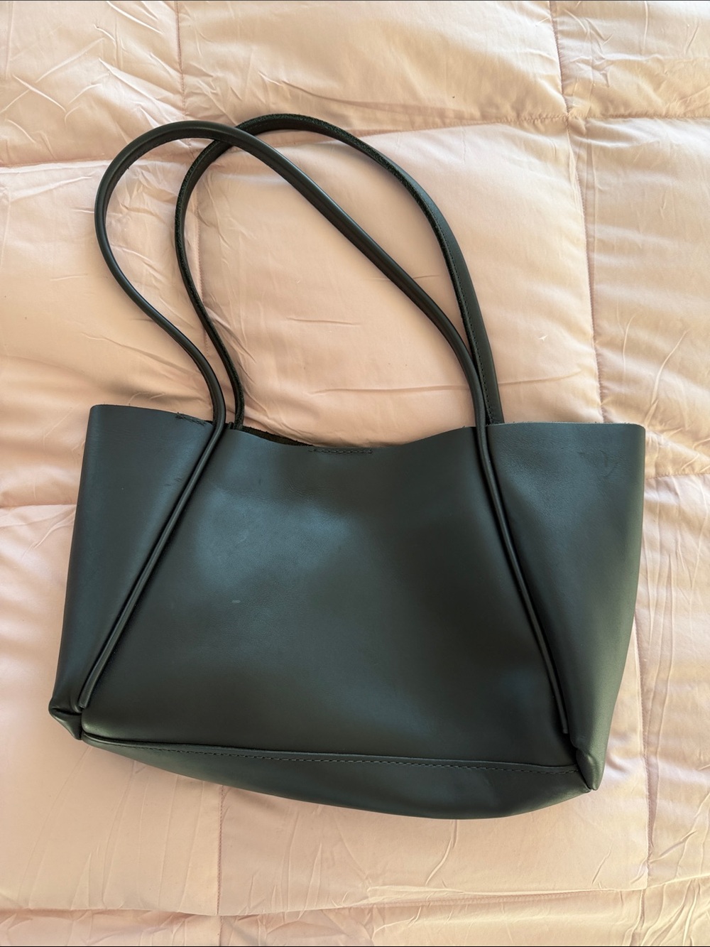 Portland Leather Medium Verona Women’s Tote in Black.
